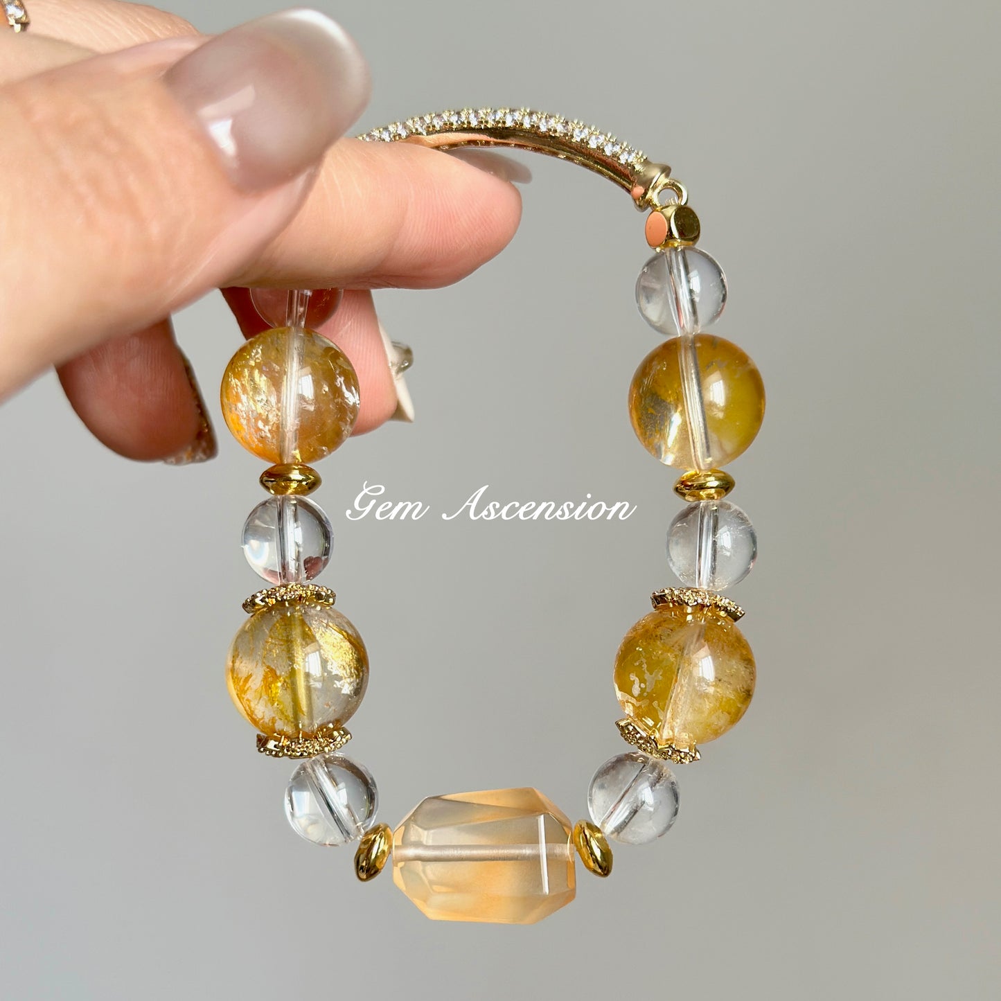 Natural yellow crystal and yellow rabbit hair crystal bracelet, a festival gift for girlfriend's mother