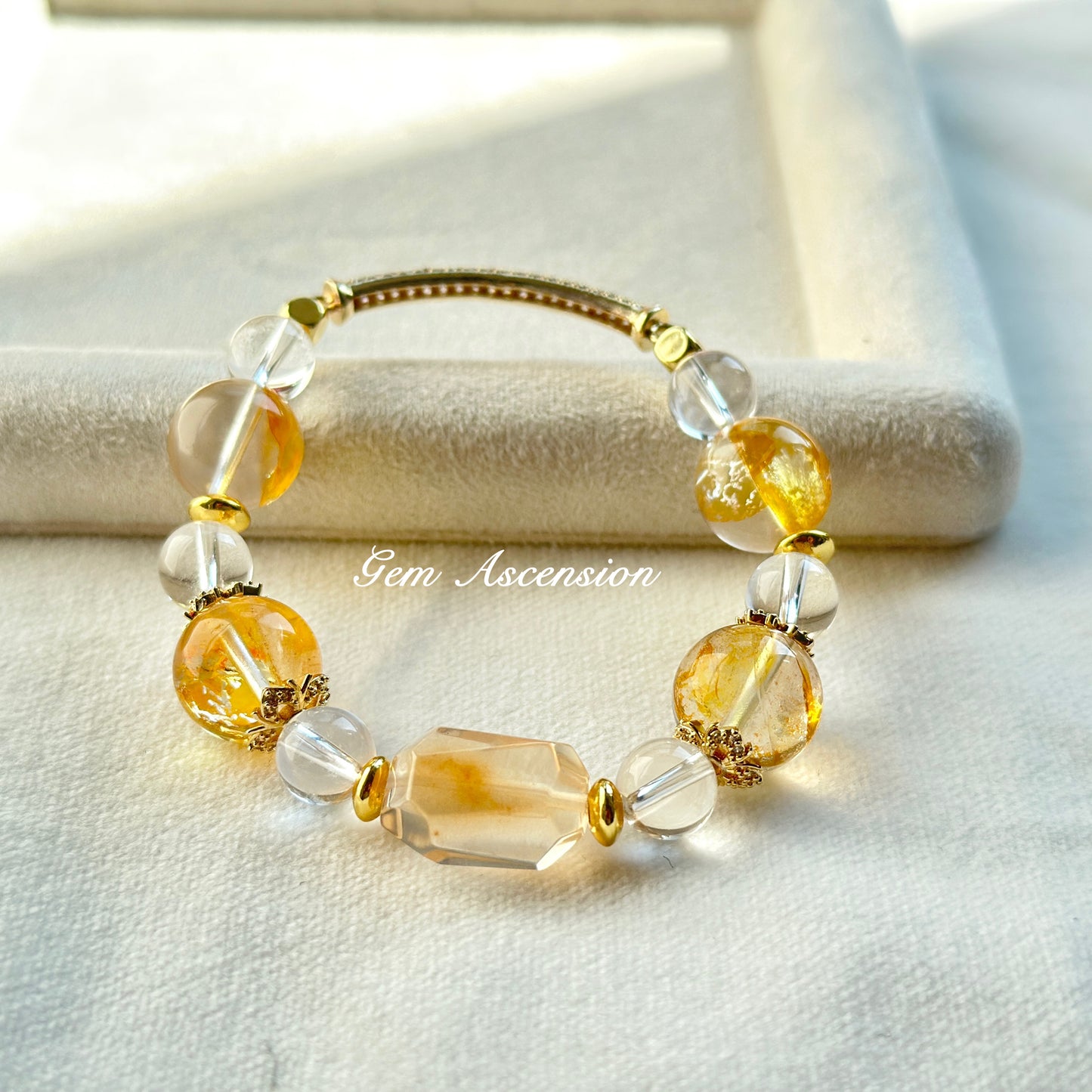 Natural yellow crystal and yellow rabbit hair crystal bracelet, a festival gift for girlfriend's mother